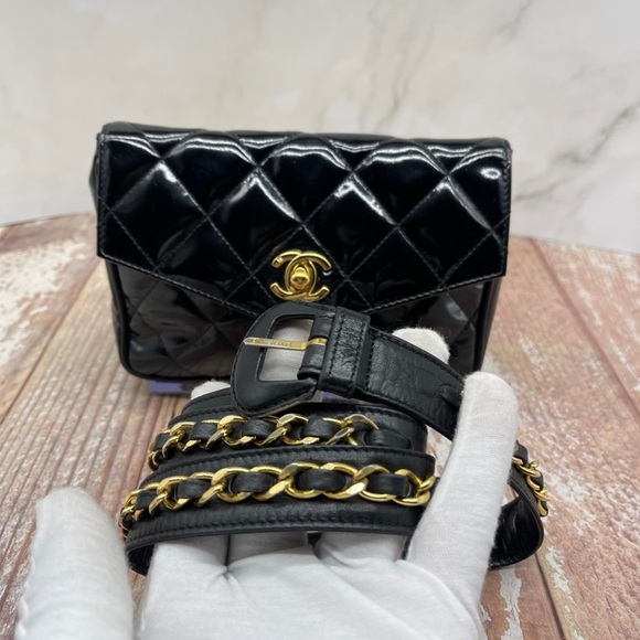 CHANEL Black Quilted Patent Crossbody with Gold Chain Strap - Picture 4 of 14